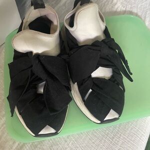 Stylish Black Women's Athletic Shoes